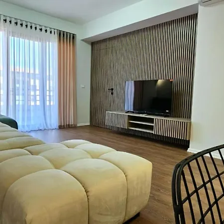 Lake #1 Apartment *